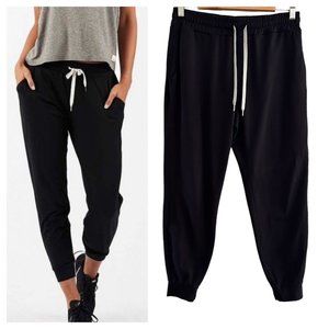 Vuori Women's Performance Jogger Black Size M Midrise Drawstring Side pockets